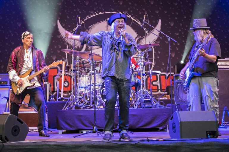 Die Band »Störtebüker« spielt Konzerte im Piratenstil.