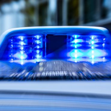 Der alkoholisierte Verursacher wurde schließlich der Polizei übergeben. (Symbolbild)