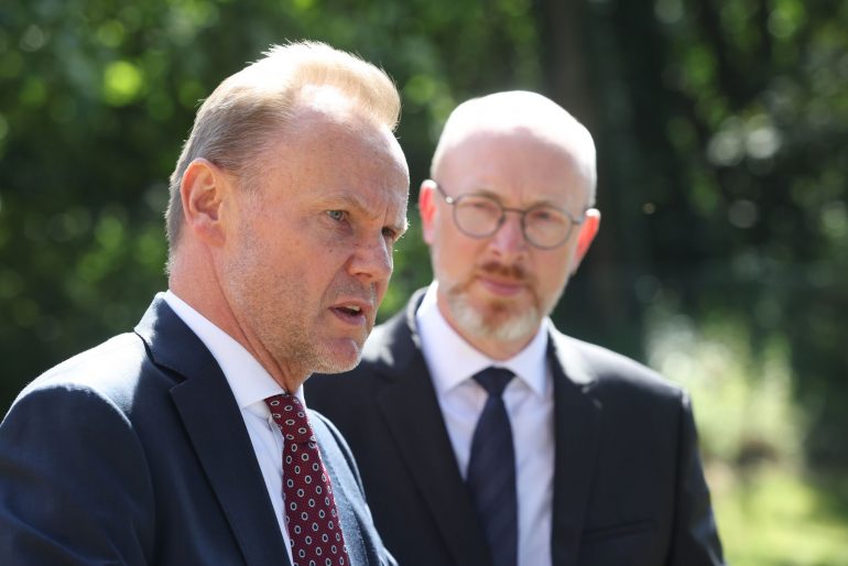 Pegel betonte, in Demokratien müssten Wahlen wirklich frei bleiben und dürften nicht durch fremde Staaten beeinflusst werden, ohne dass die Menschen es merkten.