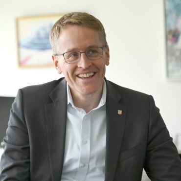Ministerpräsident Daniel Günther (CDU) freut sich über den kanadischen U-Boot-Auftrag. (Archivbild)