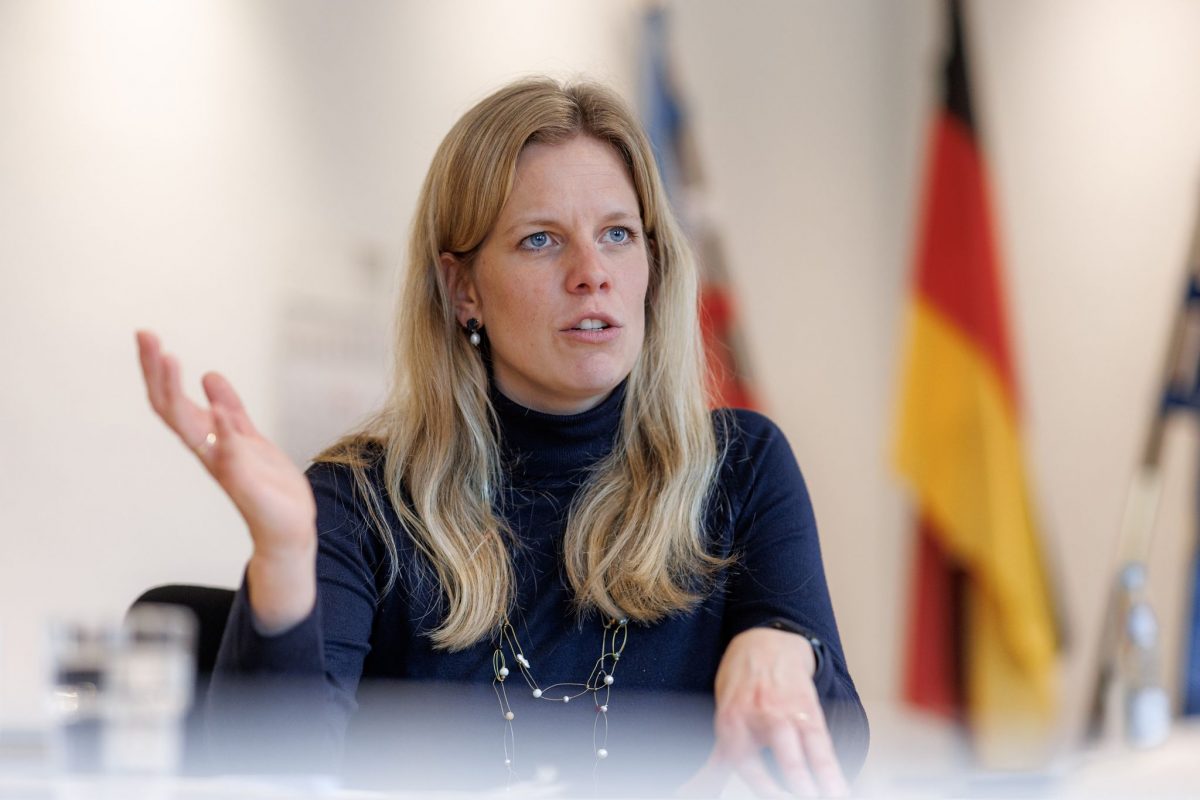 Agrarministerin Cornelia Schmachtenberg (CDU) will ein landesweites Wolfsmanagement. (Archivbild)