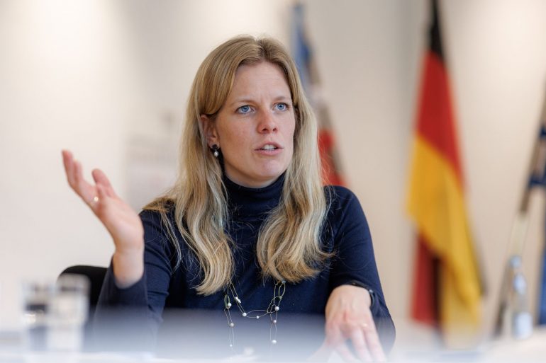 Agrarministerin Cornelia Schmachtenberg (CDU) will ein landesweites Wolfsmanagement. (Archivbild)