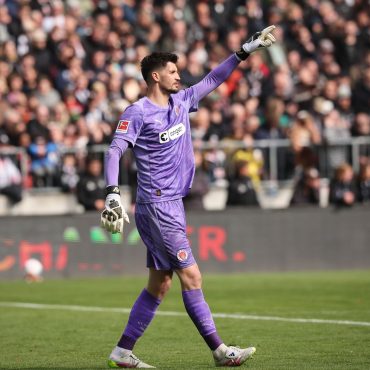 Vom Hamburger Kiez nach Saudi-Arabien: Torwart Nikola Vasilj. (Archivbild)