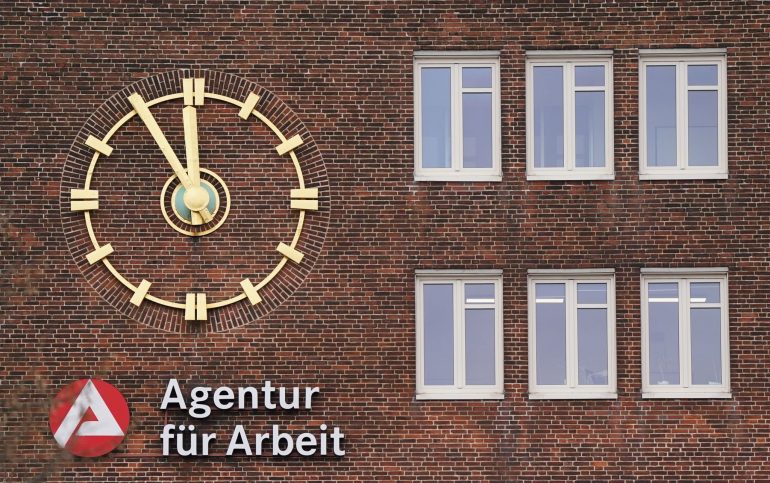 Die Zahl der Arbeitslosen lag im Juli in Hamburg bei 96.841. (Archivbild)