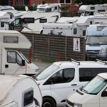 Auf einigen Stellplätzen für Wohnmobil und Caravan müssen Urlauber im Norden in diesem Jahr mehr zahlen - auf diesem Platz in Hamburg bleiben die Preise aber wie im Vorjahr.