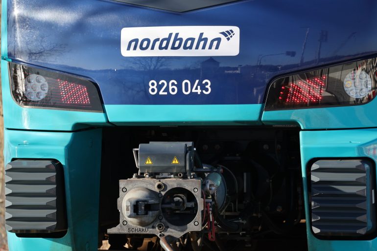 Eine Nordbahn ist mit einem Traktor kollidiert. (Symbolbild)