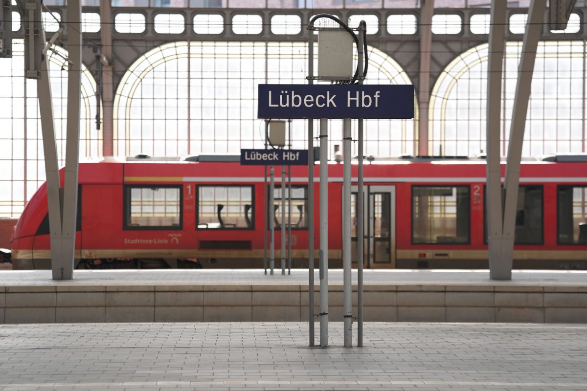 Vom 14. August abends bis zum 17. August morgens wird kein Zug am Lübecker Hauptbahnhof fahren. (Archivbild)