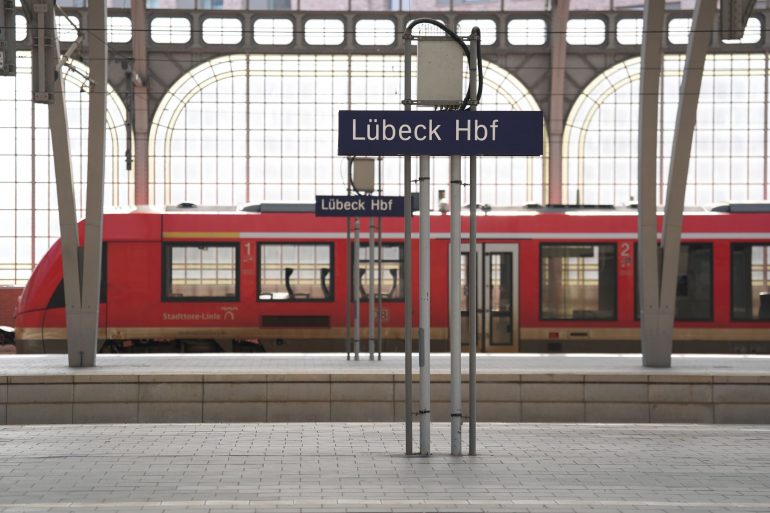 Vom 14. August abends bis zum 17. August morgens wird kein Zug am Lübecker Hauptbahnhof fahren. (Archivbild)