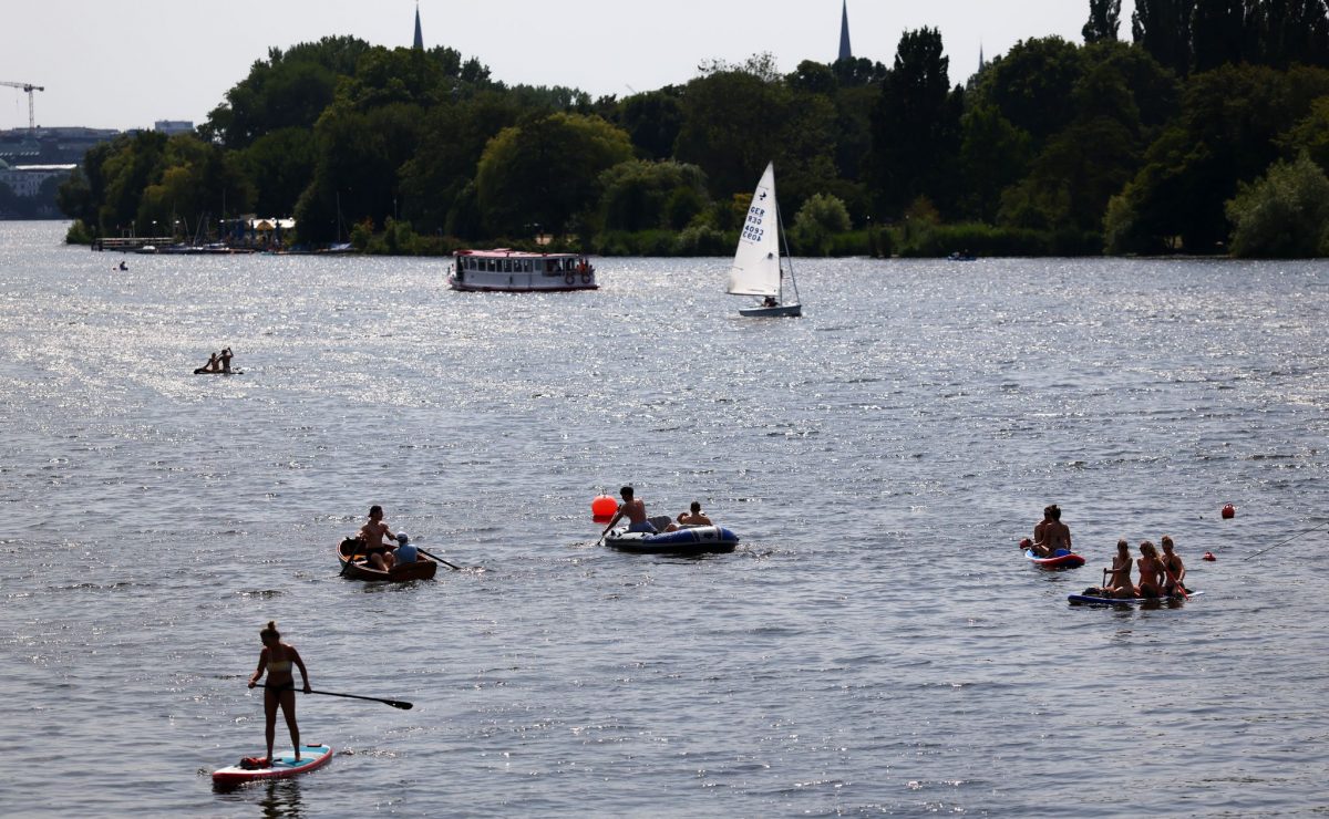 Die Alster ist auch bei verhangenem Himmel gut besucht.