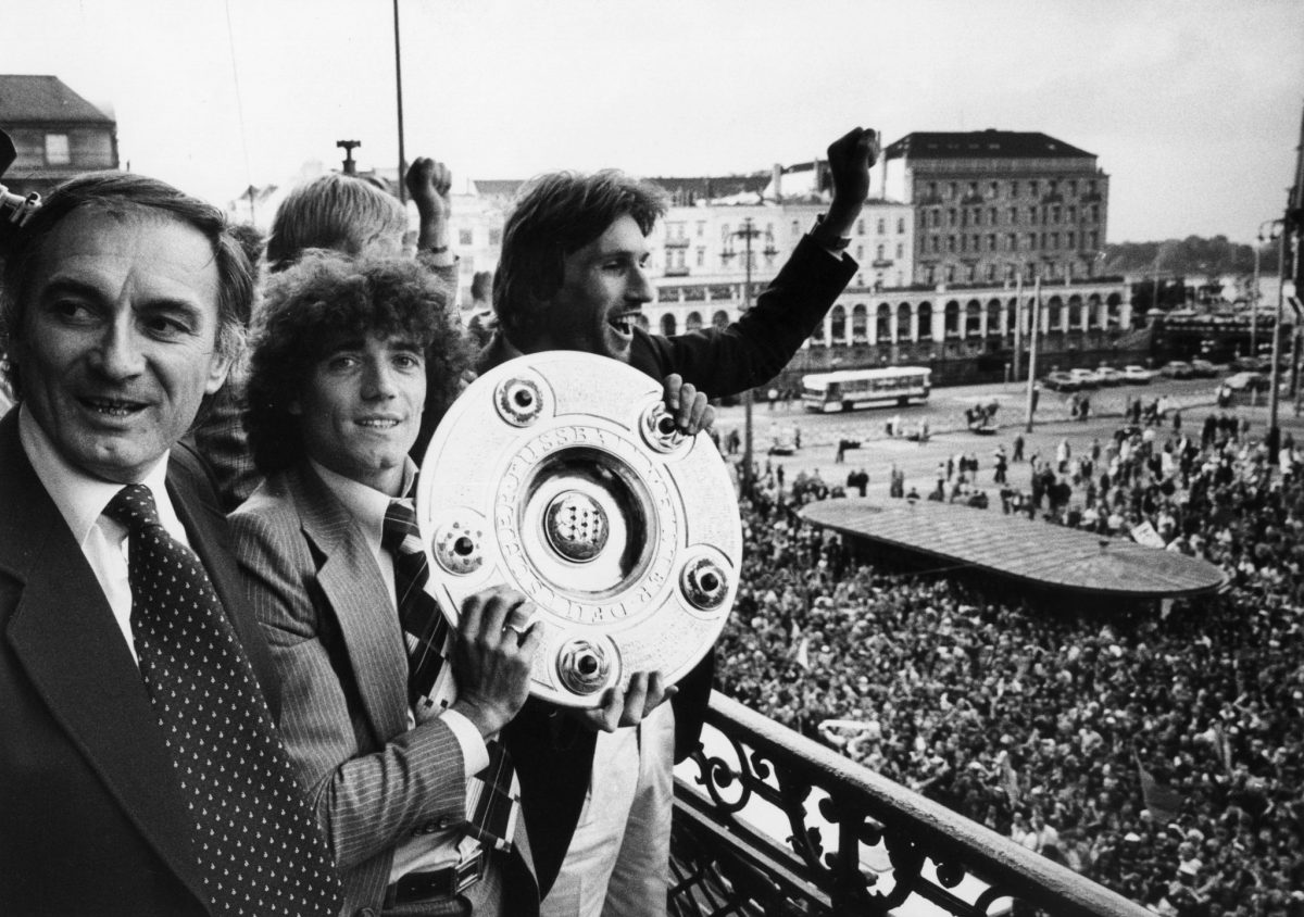 HSV-Idol: Kevin Keegan 1979 mit der Meisterschale.