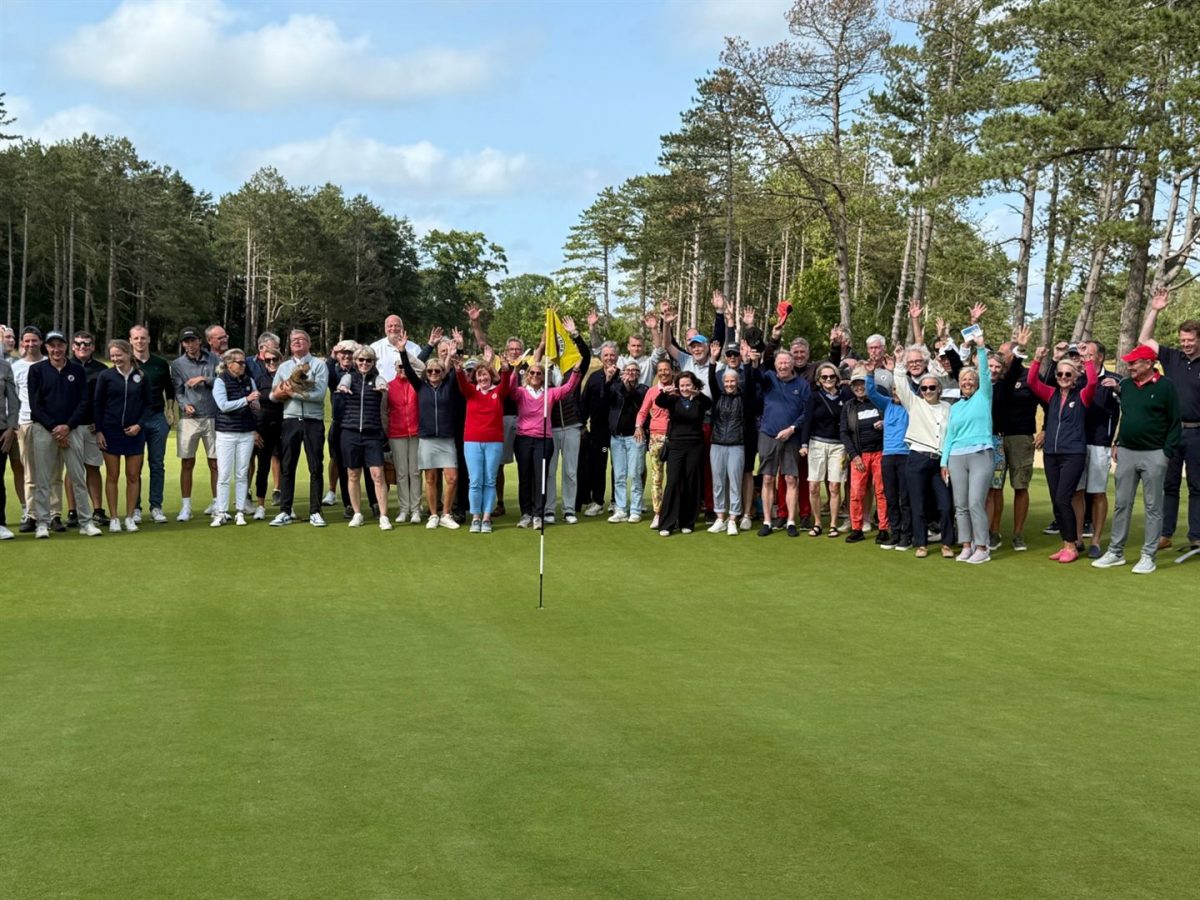 Teilnehmer des Benefiz-Golfturniers von Lions Club Föhr und Rotary Club Wyk auf Föhr.