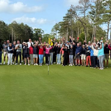 Teilnehmer des Benefiz-Golfturniers von Lions Club Föhr und Rotary Club Wyk auf Föhr.