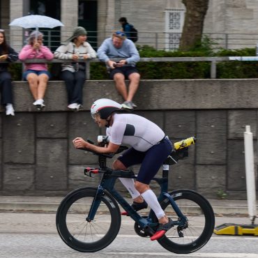 Ein Bild von der Triathlon-Europameisterschaft: Auch an diesem Wochenende werden für den Triathlon in Hamburg Straßen gesperrt. (Archivbild)