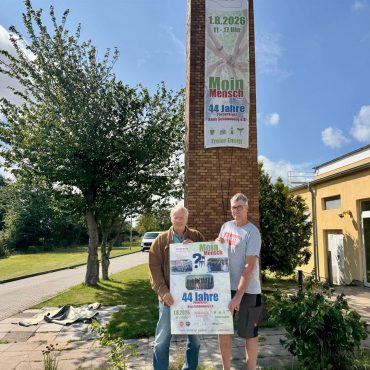 Michael Seidelmann und Dietmar Völcker freuen sich auf das Jubiläumsfest zum 44-jährigen Bestehen des Förderkreises Haus Schöneberg.