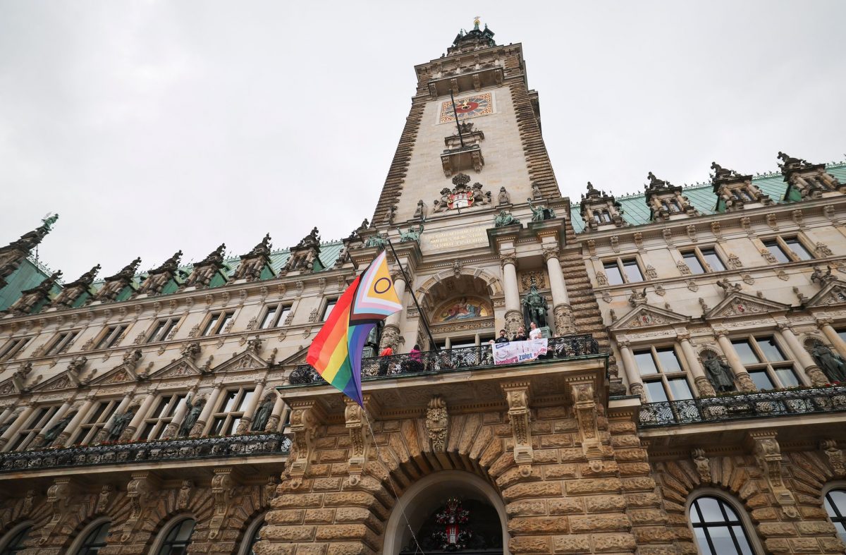 Nach der tödlichen Attacke am Rande des Berliner CSD ruft Hamburg Pride zur Demo auf. (Archivbild)