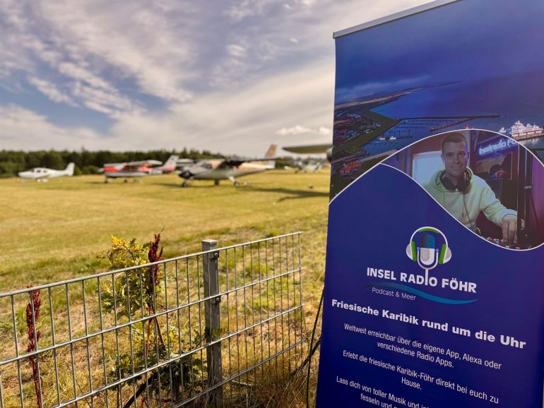 Inselradio F&ouml;hr bei der Live&uuml;bertragung vom Flugplatz Wyk