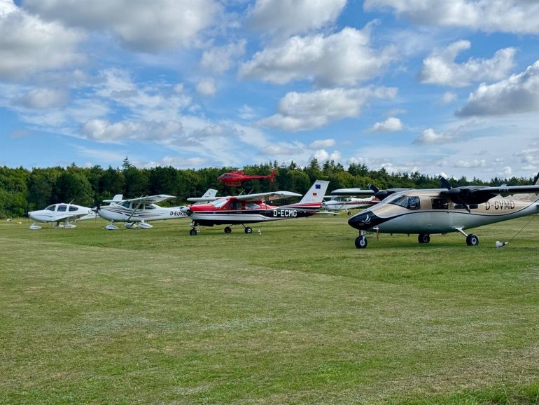 Luftfahrt-Ausstellung beim Jubil&auml;umsfest in Wyk