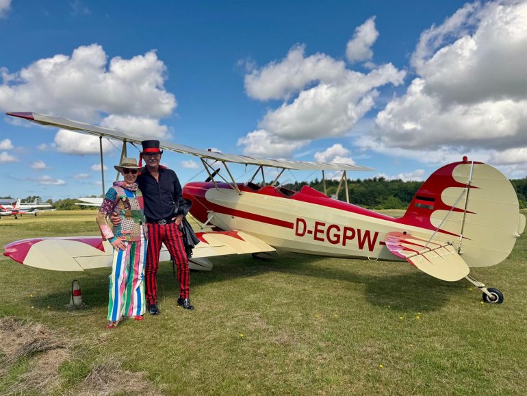 Historisches Flugzeug beim Jubil&auml;umsfest am Flugplatz Wyk