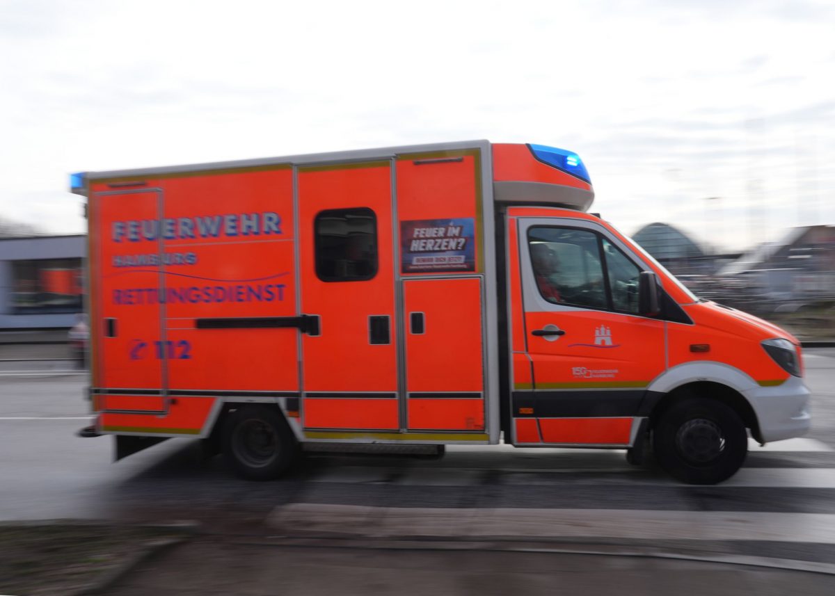 Die Hamburger Feuerwehr ist zu einem Unfall im Stadtteil Harvestehude gerufen worden, bei dem ein Fußgänger verletzt wurde. (Symbolbild)