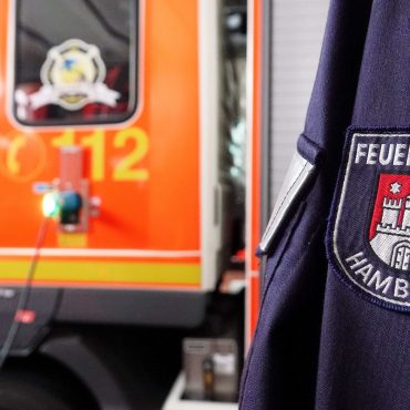 Seit etwa 18.30 Uhr muss die Hamburger Feuerwehr wegen eines Unwetters vermehrt ausrücken. (Archivbild)