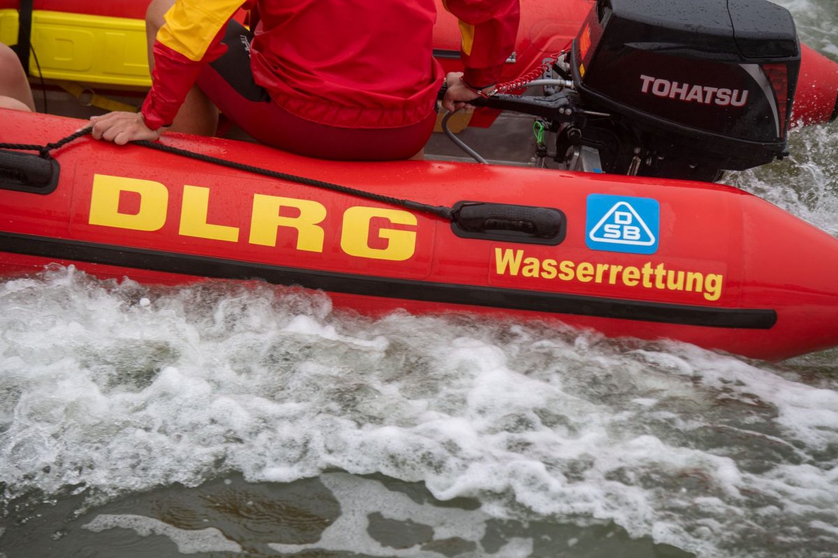 Rettungsschwimmer des DLRG im Einsatz: Die Zahl der Badetoten in Deutschland ist stark gestiegen.
