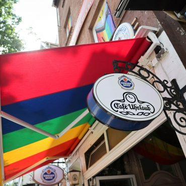 Die Markise des Cafés sorgte in der Vergangenheit für Hass.