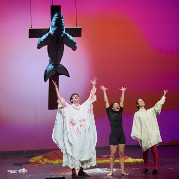 Aus dem langen Sterben des Buckelwals ist ein Theaterstück geworden.
