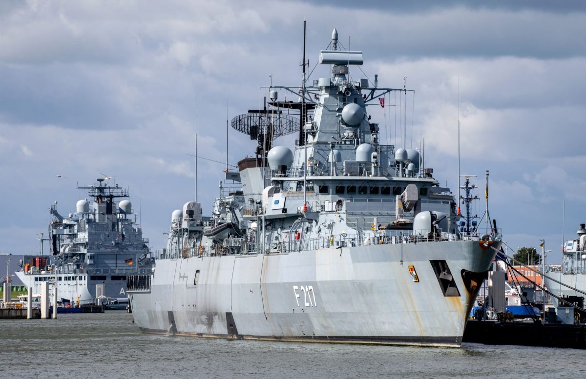 Die Fregatte «Bayern» - hier bei einem früheren Aufenthalt in Wilhelmshaven - soll in der Neuen Jadewerft modernisiert werden. (Archivbild)