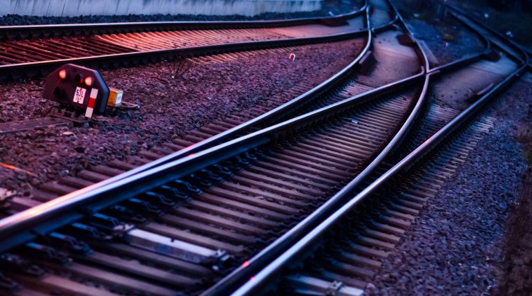 Der Bahnverkehr in Schleswig-Holstein soll gestärkt werden. (Archivbild)
