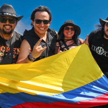 Andrés Urbano (zweiter von links) und seine Freunde aus Kolumbien feiern auf dem Wacken Open Air.