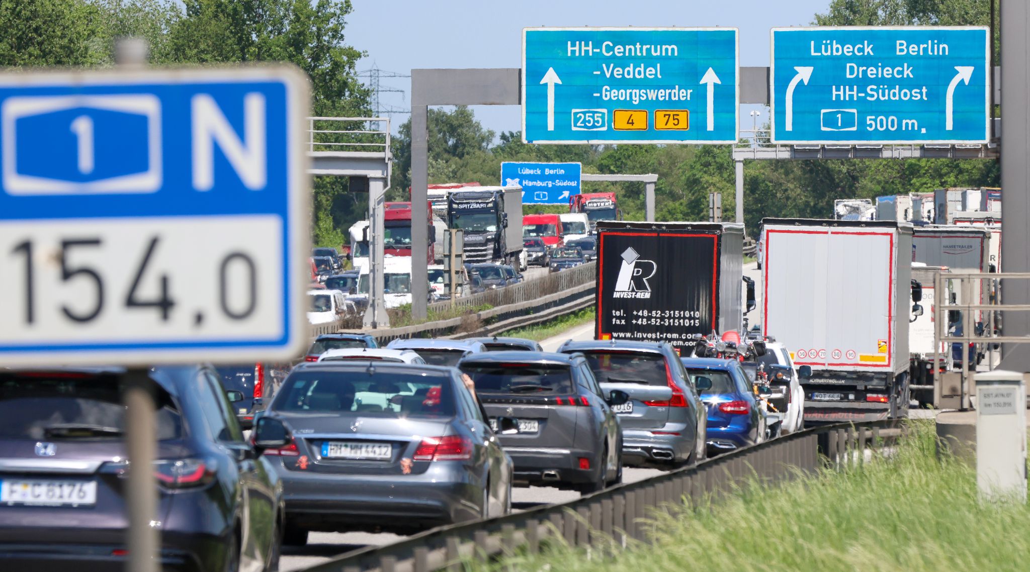 Stau sorgt bei der Metall- und Elektroindustrie für einen Standortnachteil. (Symbolbild)