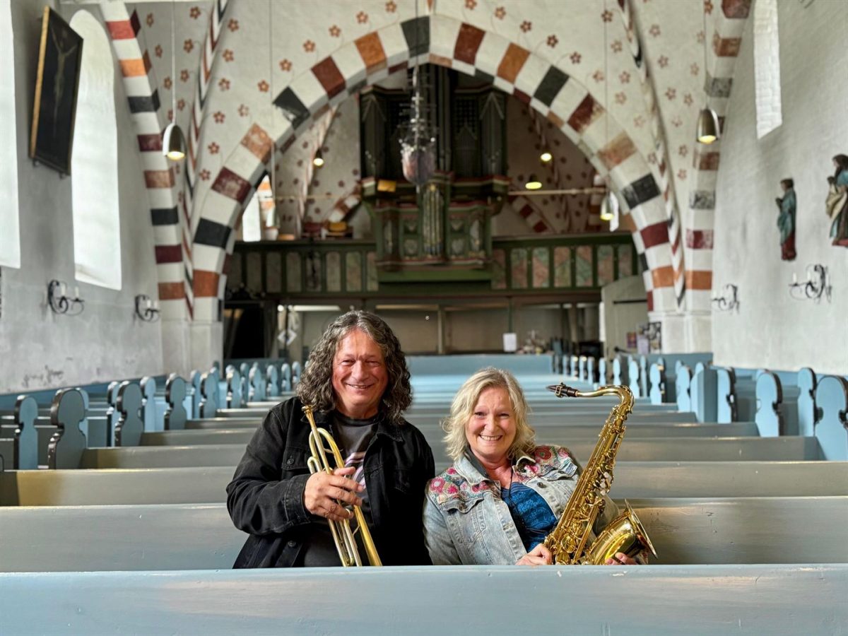 Sonja und Karlheinz Höflich vom Duo Duopoli bei den Proben in der St. Nicolai-Kirche in Wyk.
