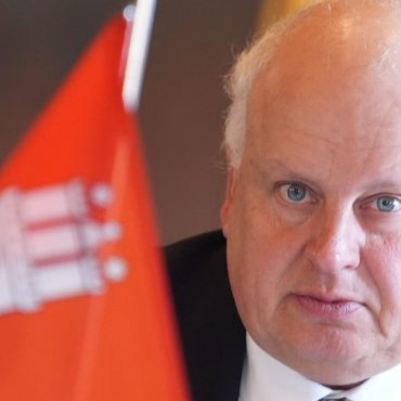 Pörksen verkündete, bei der städtischen Personalentwicklung auf die Bremse treten zu wollen. (Archivbild)