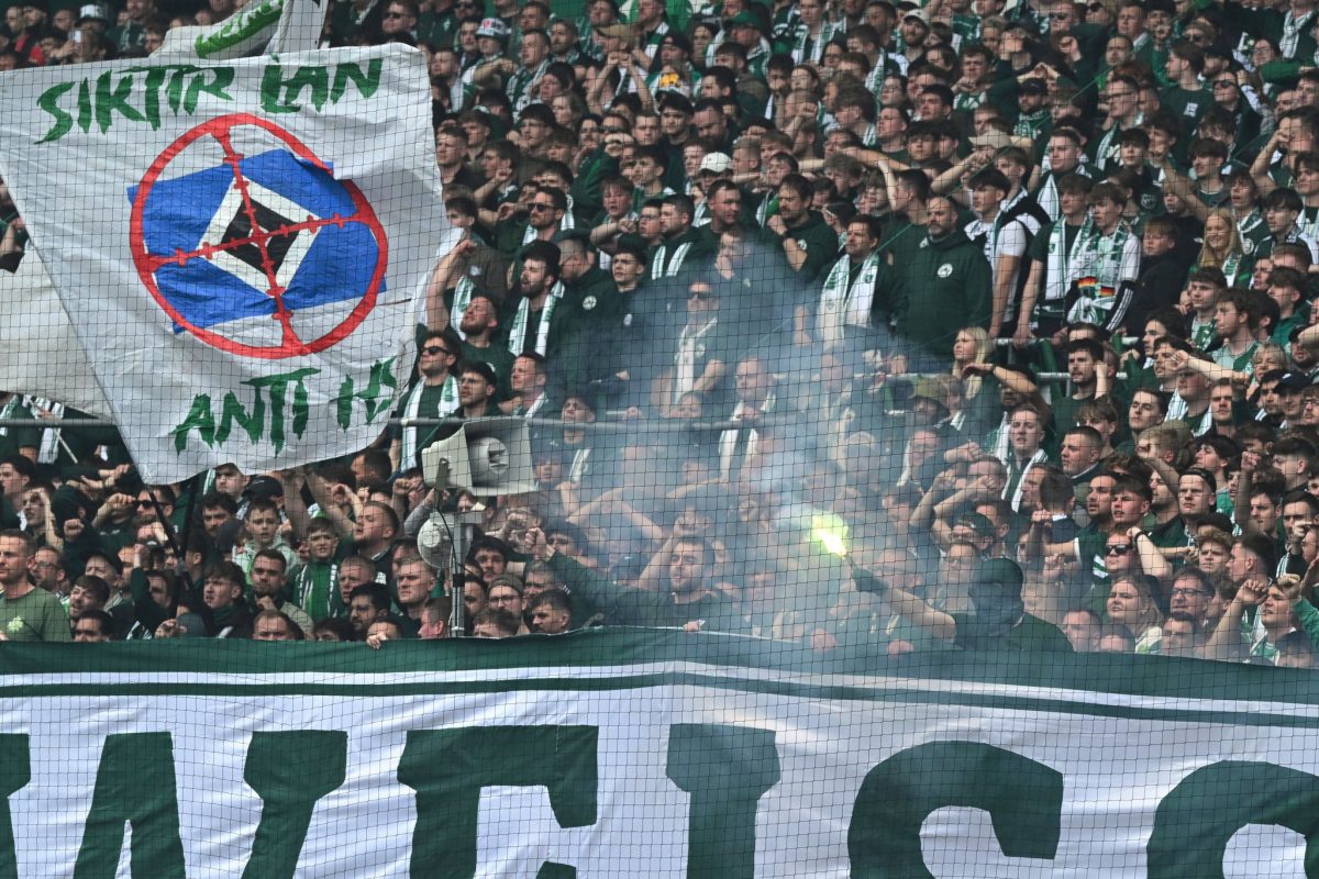 Pyrotechnik beim Bundesliga-Nordderby zwischen Werder Bremen und dem Hamburger SV.