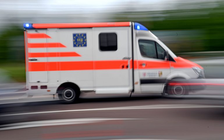 Durch den Unfall wurden fünf Menschen verletzt. (Symbolbild)