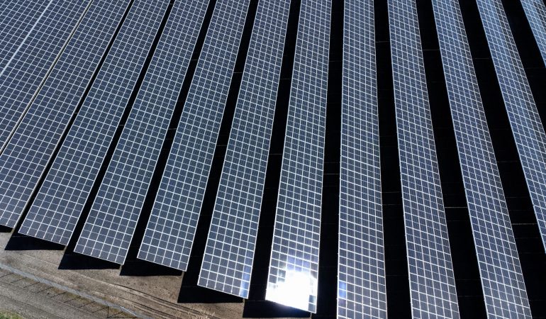 Die Nachfrage nach Anschlüssen für Erneuerbare Energien und Batteriespeichern ist sprunghaft gestiegen. (Archivbild)