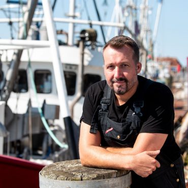 Fischer André Claußen hofft, dass der Krabbenfang an der deutschen Nordseeküste Zukunft hat.