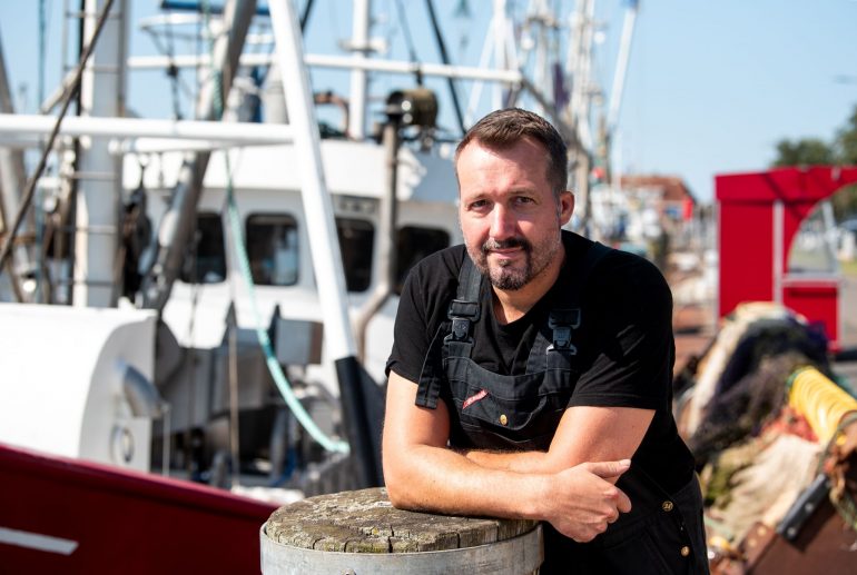 Fischer André Claußen hofft, dass der Krabbenfang an der deutschen Nordseeküste Zukunft hat.