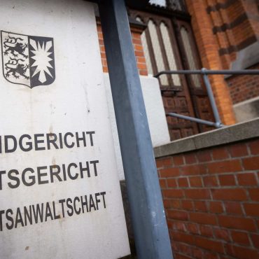 Die Staatsanwaltschaft ermittelt gegen fünf Männer wegen Verstößen gegen den Tierschutz. (Symbolbild)
