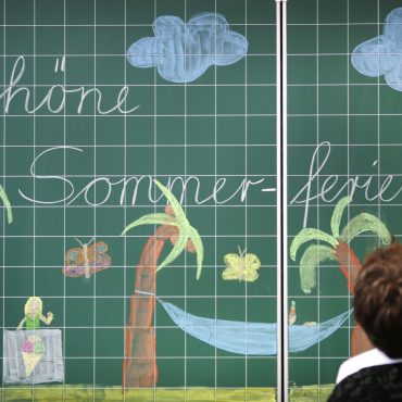 Endlich Ferien! Rund 270.000 Schülerinnen und Schüler in Hamburg haben nun sechs Wochen frei. (Symbolbild)