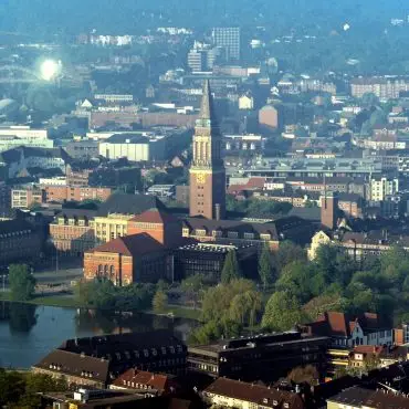 Schleswig-Holsteins Landeshauptstadt Kiel misst der Sicherung und Weiterentwicklung des Stadtgrüns eine zentrale Bedeutung bei. (Symbolbild)