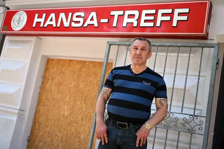 Der 60-Jährige sammelte knapp 1.000 Unterschriften für ein Alkoholkonsumverbot im Viertel.