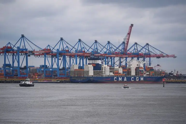 Der Hamburger Hafen hat im ersten Halbjahr wieder Ladung verloren. (Archivbild)