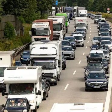 Die A1 zwischen Hamburg und Schleswig-Holstein ist seit dem frühen Morgen voll gesperrt. (Archivbild)