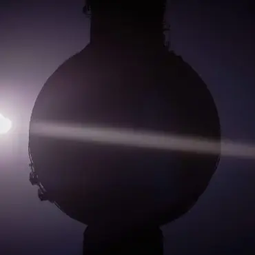 Viele Menschen im Norden hoffen am Mittwoch zur partiellen Sonnenfinsternis auf einen spektakulären Blick in den Himmel. (Archivbild)