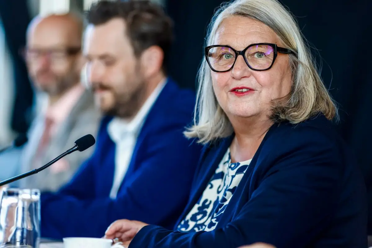 Bildungsministerin Stenke berichtet von höheren Schüler- und Lehrerzahlen.