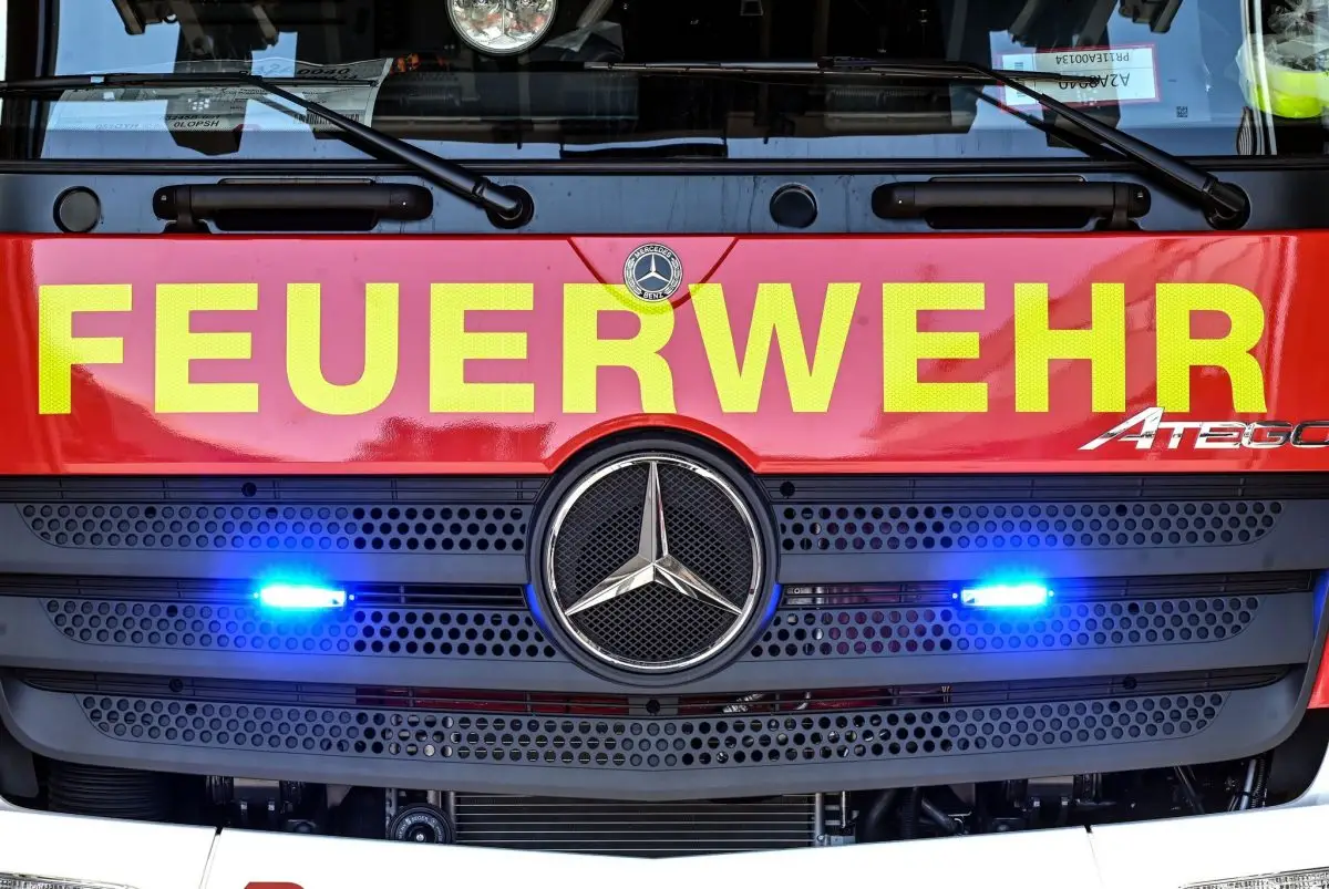 In Kiel und Umgebung eilten die Feuerwehren in der Nacht zu mehreren Bränden. (Symbolbild)