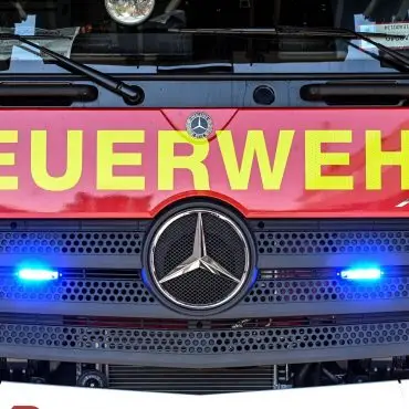 In Kiel und Umgebung eilten die Feuerwehren in der Nacht zu mehreren Bränden. (Symbolbild)