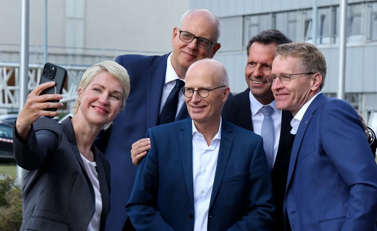 «Nord-Gipfel» in Rostock: Die Ministerpräsidenten der fünf norddeutschen Länder treffen sich im Hafen.