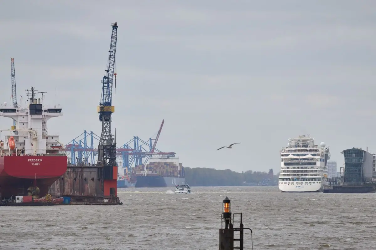 Die Zahl der touristischen Übernachtungen in Hamburg ist in den ersten sechs Monaten 2026 leicht gewachsen. (Archivbild)